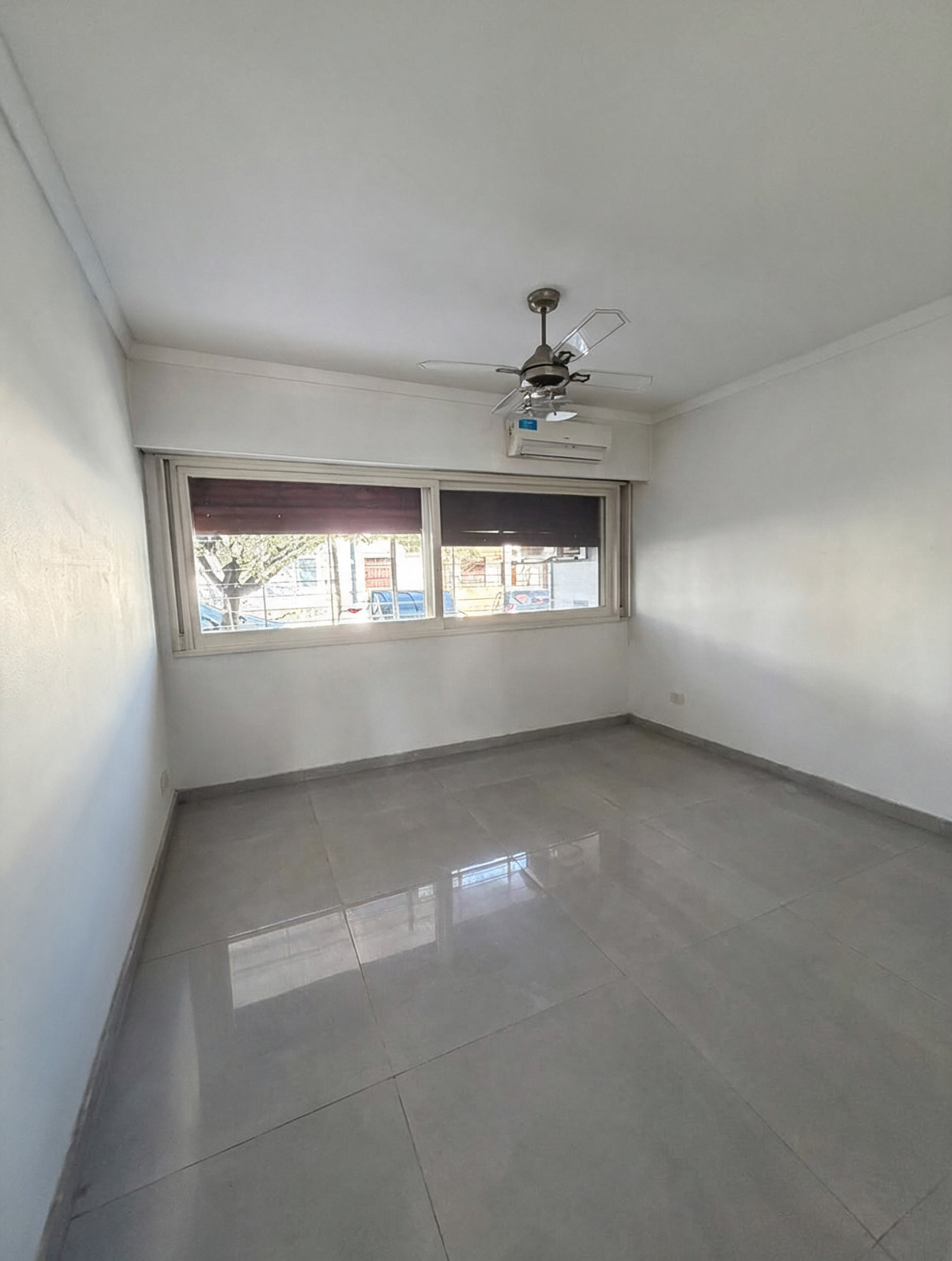 magnific__eliminar-la-tabla-apoyada-a-la-pared__95164